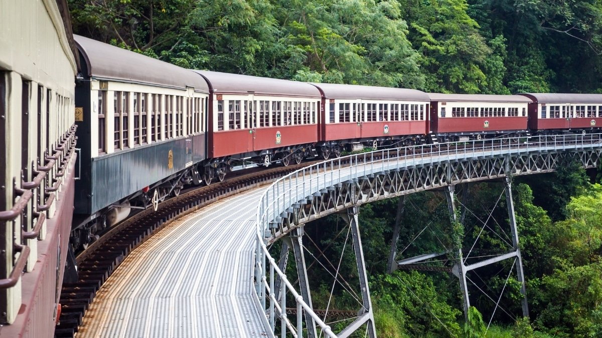bangaluru mumbai superfast train via hubli