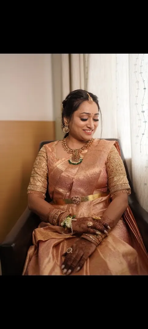 Apoorva Beauty Salon & Academy — Hubli
